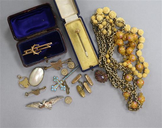A group of assorted jewellery including a 9ct gold bar brooch, stick pin etc.